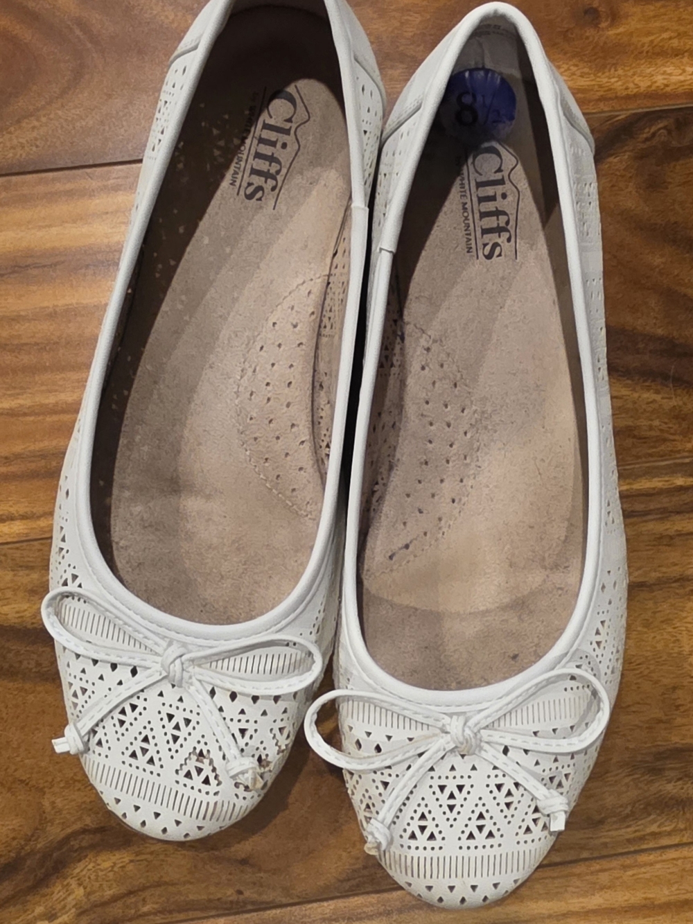 Cliffs by White Mountain White Laser-Cut Ballet Flats 8.5 Worn Once!